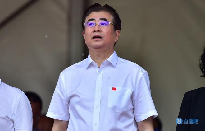 而一旦莱万确认离队，巴萨会毫不犹豫地告别这位波兰人，毕竟他是队内最高薪的球员之一。